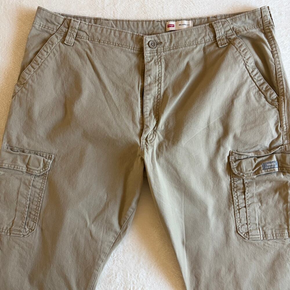 Wrangler Men’s 42x32 Relaxed Fit Cargo Pants Khaki Stretch Cotton Utility